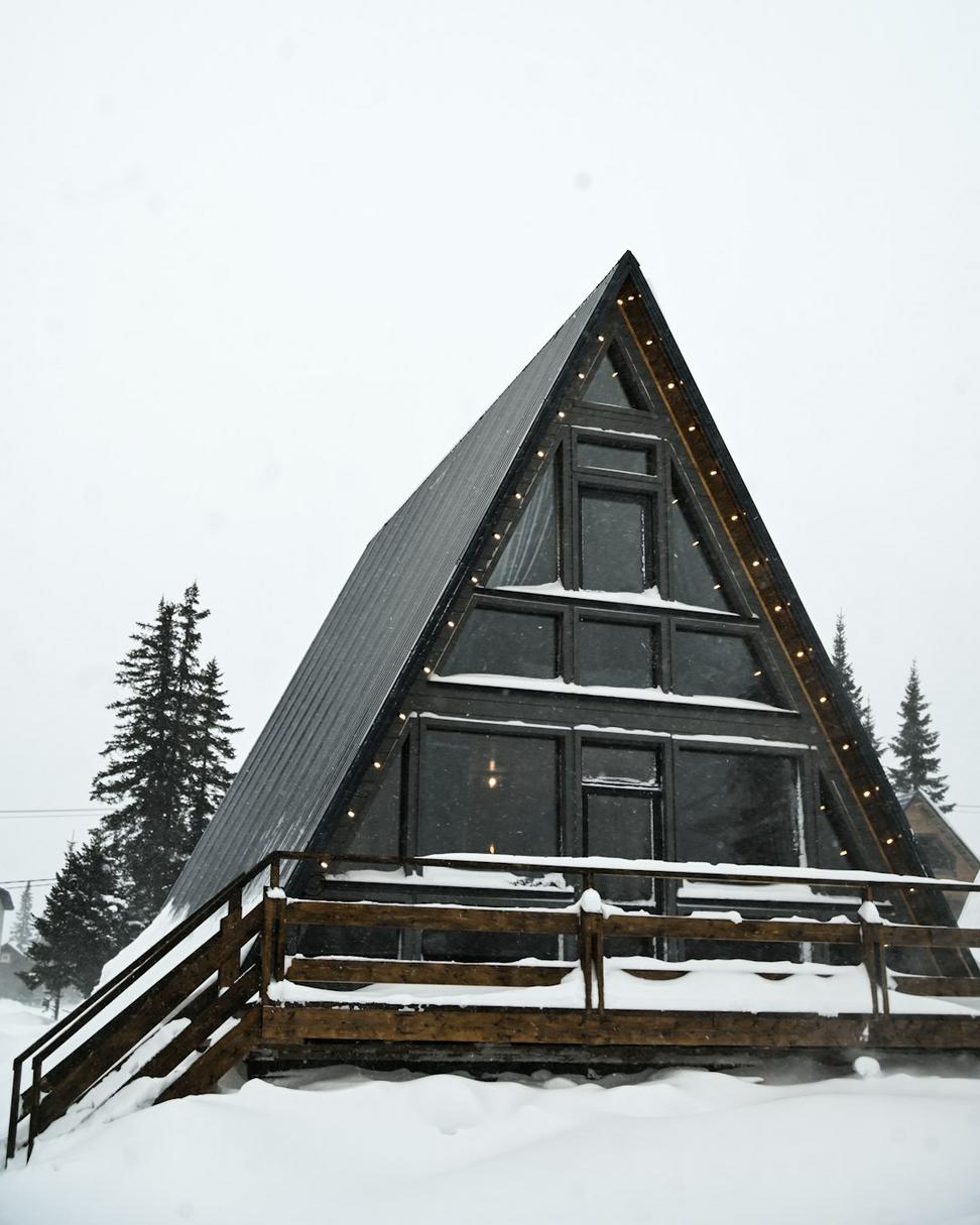 Mount Assiniboine Alpine Lodge